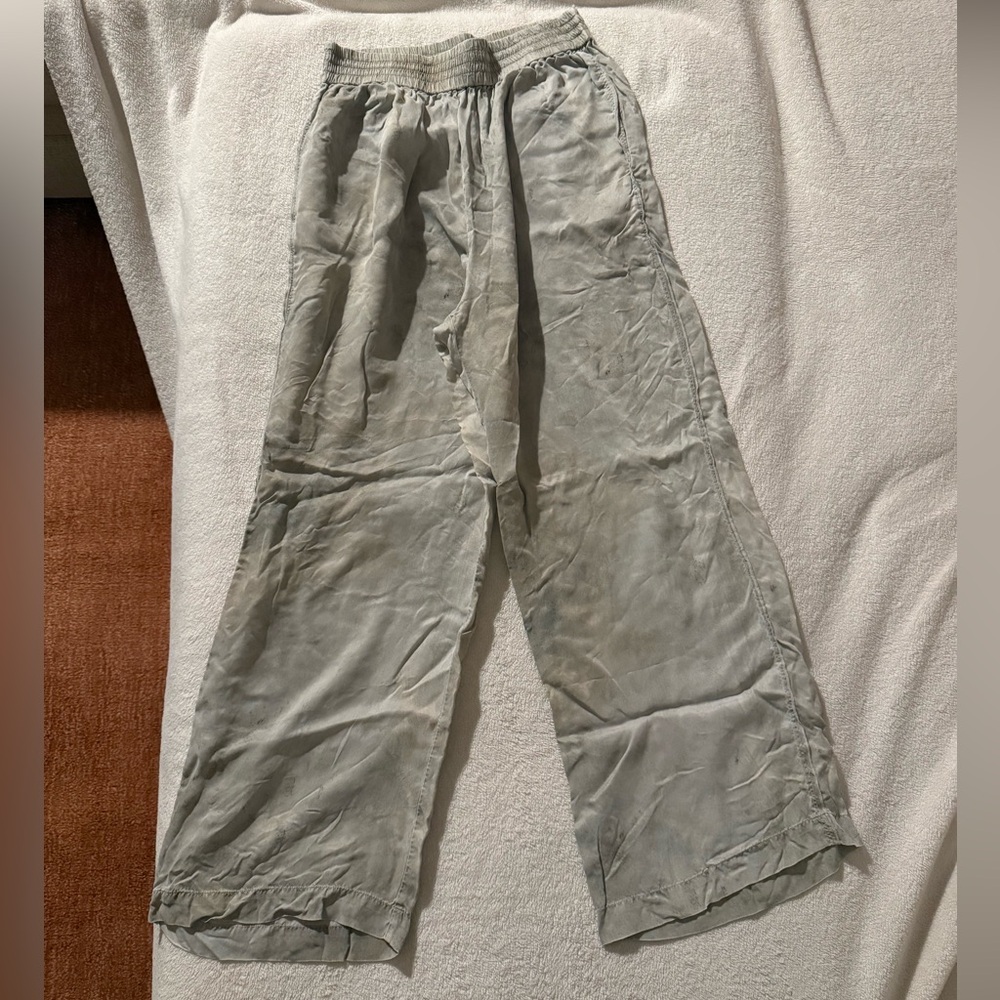 Aritzia wide leg flowy pant